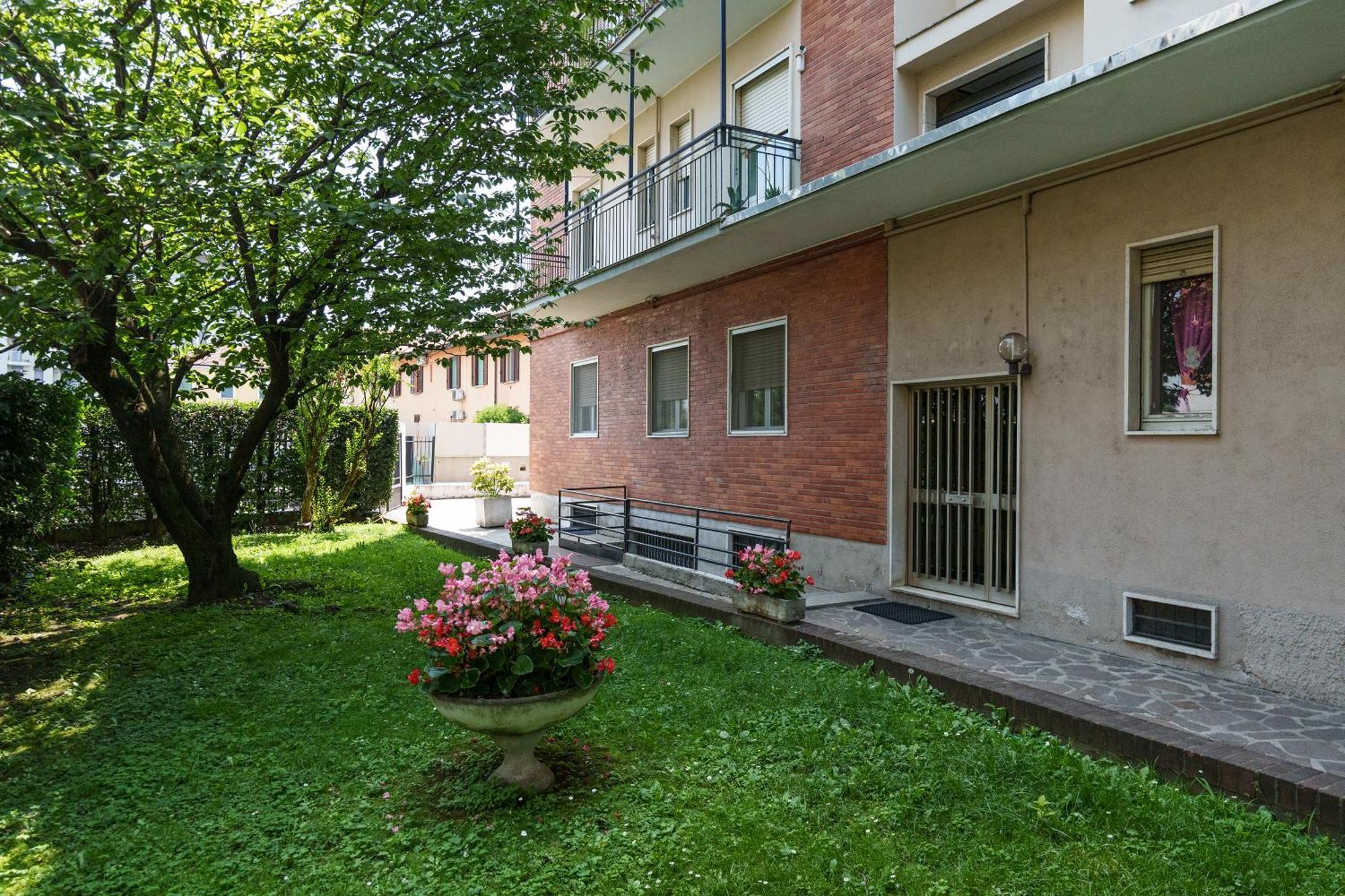 Duomo/Linate Parcheggi Gratis E Tram Sotto Casa Apartment Milan Bagian luar foto